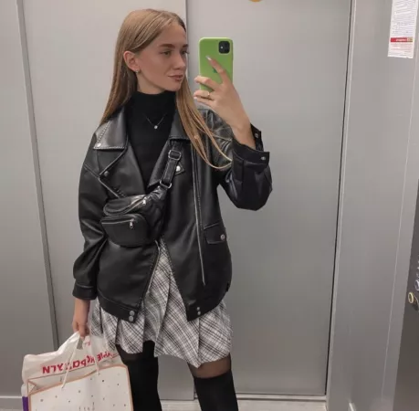 Admit it, you’re already addicted. You’ll keep coming back to me, Just admit it to yourself and worship me Admit it, you’re already addicted. You’ll keep coming back to me, Just admit it to yourself and worship me