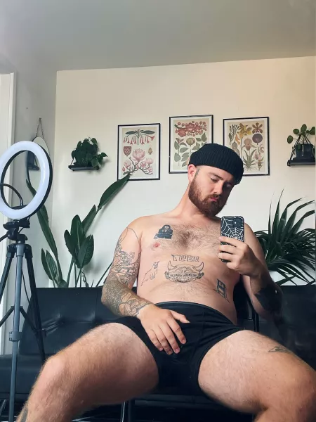 Big mirrors and plantsβ¦perfection. Big mirrors and plantsβ¦perfection.