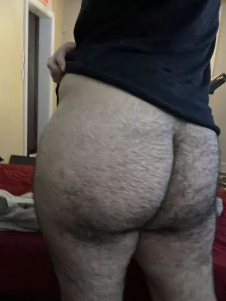 Come and rub my ass (m 28) Come and rub my ass (m 28)