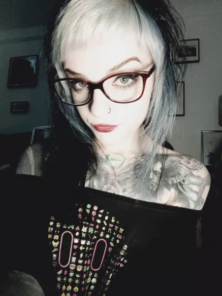 Cum all over my glasses pls Cum all over my glasses pls
