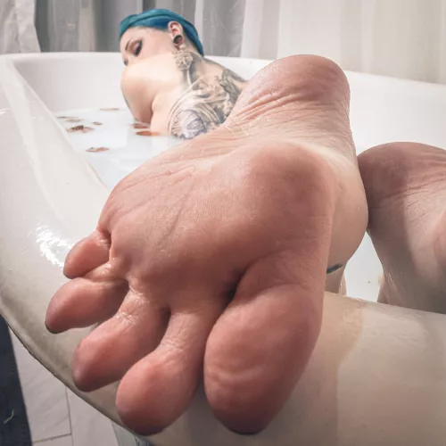 Cum on in the waters fine ;) Cum on in the waters fine ;)