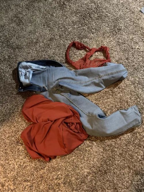 Find the panties 😉😉😉 Find the panties 😉😉😉