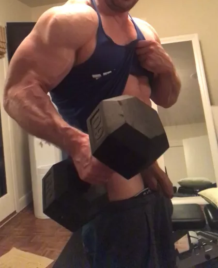 getting in some arms curls (m) getting in some arms curls (m)