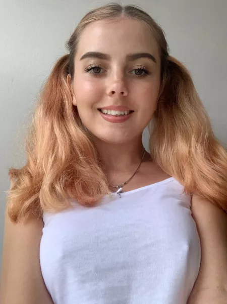 Guess why my nipples are so hard๐ Guess why my nipples are so hard๐