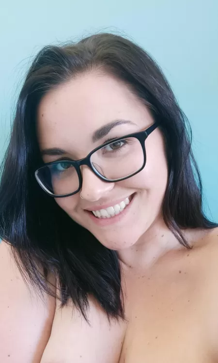 Hi from this friendly, glasses wearing swinger 😘 xx Hi from this friendly, glasses wearing swinger 😘 xx