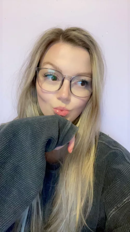 Hiiii😘🤓 (23f) Hiiii😘🤓 (23f)