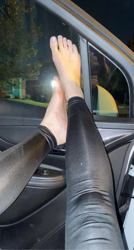 I took off the sweaty Birkenstock for you π₯΅ I took off the sweaty Birkenstock for you π₯΅