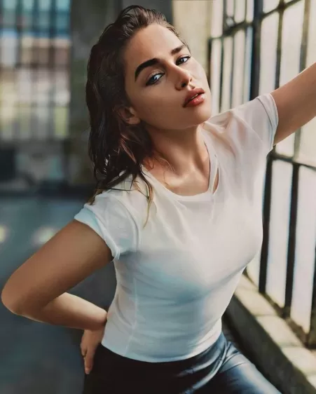 I want to fill Emilia Clarke’s pussy up with my cum I want to fill Emilia Clarke’s pussy up with my cum