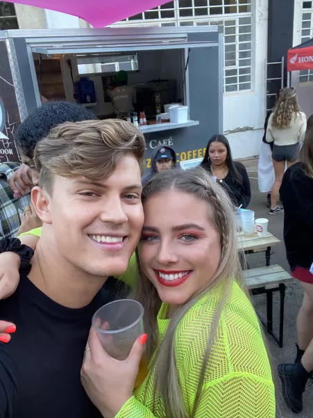 I'm in need of a fun (and naughty)festival buddy 🙋🏼♂️ any applications? I'm in need of a fun (and naughty)festival buddy 🙋🏼♂️ any applications?