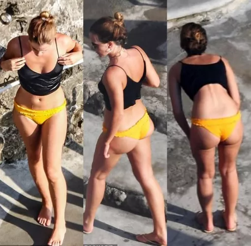 Imagine squeezing inside Emma Watson's tight booty Imagine squeezing inside Emma Watson's tight booty