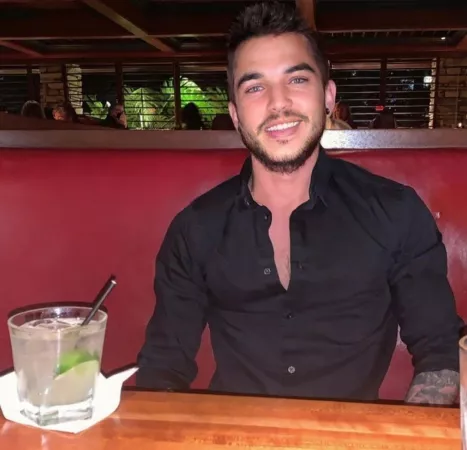 June was a rough/bad month for me. I'm starting to get good at being numb. Hope u guys take it easy today. ✌. June was a rough/bad month for me. I'm starting to get good at being numb. Hope u guys take it easy today. ✌.