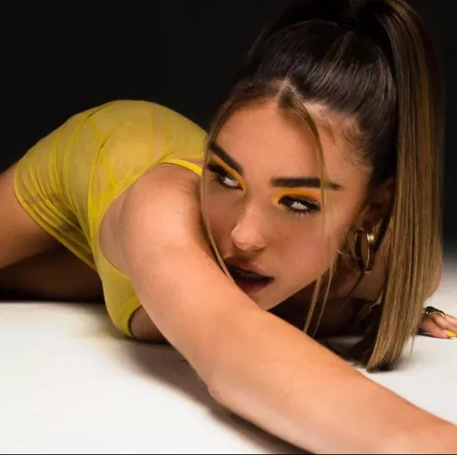 Madison Beer wants it doggystyle Madison Beer wants it doggystyle
