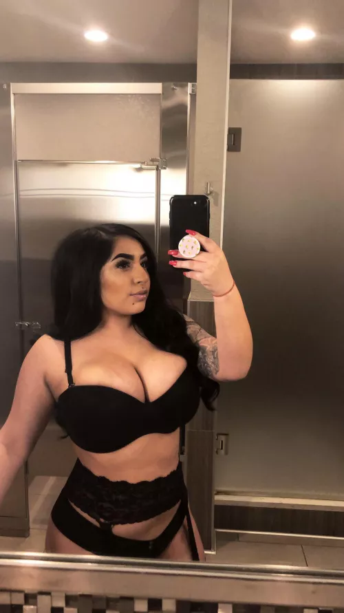My mom works as a show girl/escort 😫 pm to chat about her My mom works as a show girl/escort 😫 pm to chat about her
