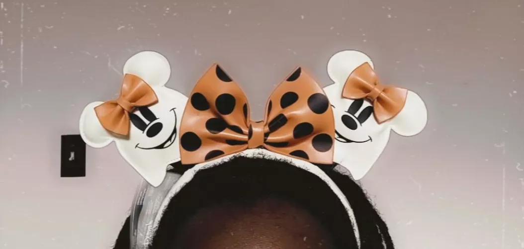 my new minnie ears!!! they glow in the dark π my new minnie ears!!! they glow in the dark π