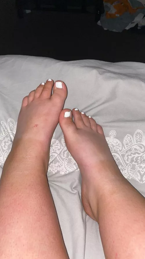 Old photo to ease myself in, who likes my white toes? Taking personal requests on my OF & SC, come have some fun, DMS open xx Old photo to ease myself in, who likes my white toes? Taking personal requests on my OF & SC, come have some fun, DMS open xx