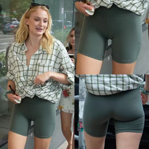 Sophie Turner and her fat,meaty pussy 😍 Sophie Turner and her fat,meaty pussy 😍