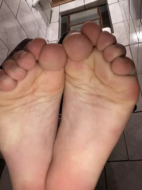 wanna taste it? ๐ my wrinkled sole n curled toes please u? ๐๐ dms/pms r welcome wanna taste it? ๐ my wrinkled sole n curled toes please u? ๐๐ dms/pms r welcome