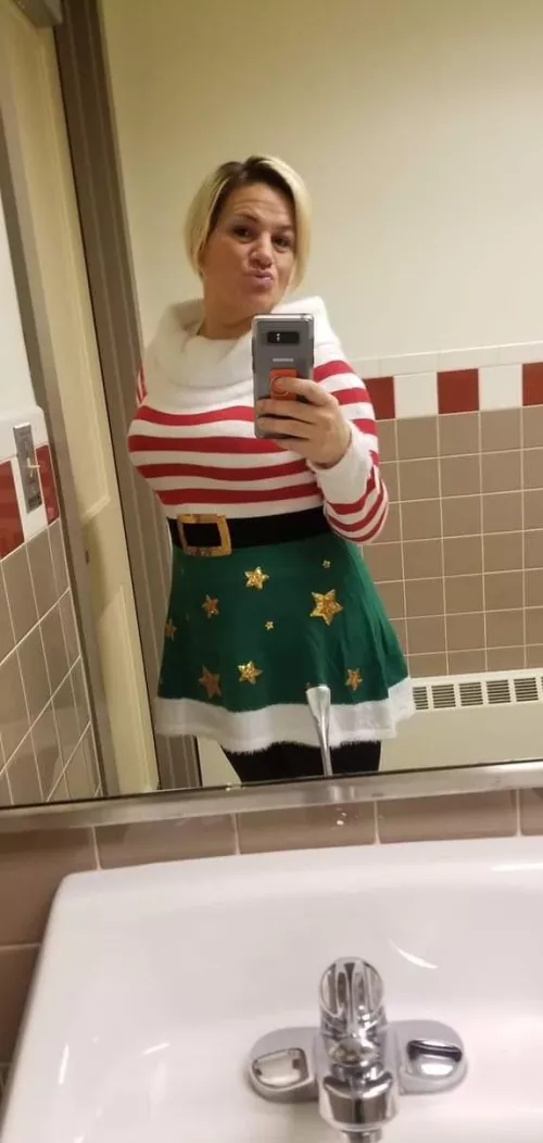 What does my mom look like shes into? Don't be shy :) What does my mom look like shes into? Don't be shy :)