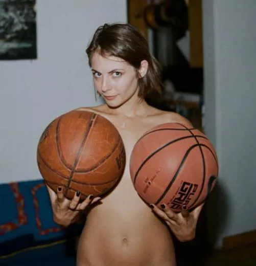 Willa Holland (if you know, you know) Willa Holland (if you know, you know)
