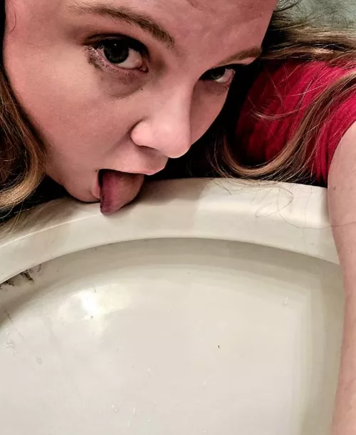 Yes that's a toilet ππ What do you think? should I post more? Yes that's a toilet ππ What do you think? should I post more?
