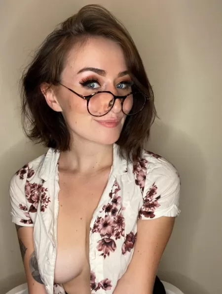 Yes, they’re real glasses 🤓 (fun fact: I’m half blind in one eye)❤️ (20 F) Yes, they’re real glasses 🤓 (fun fact: I’m half blind in one eye)❤️ (20 F)