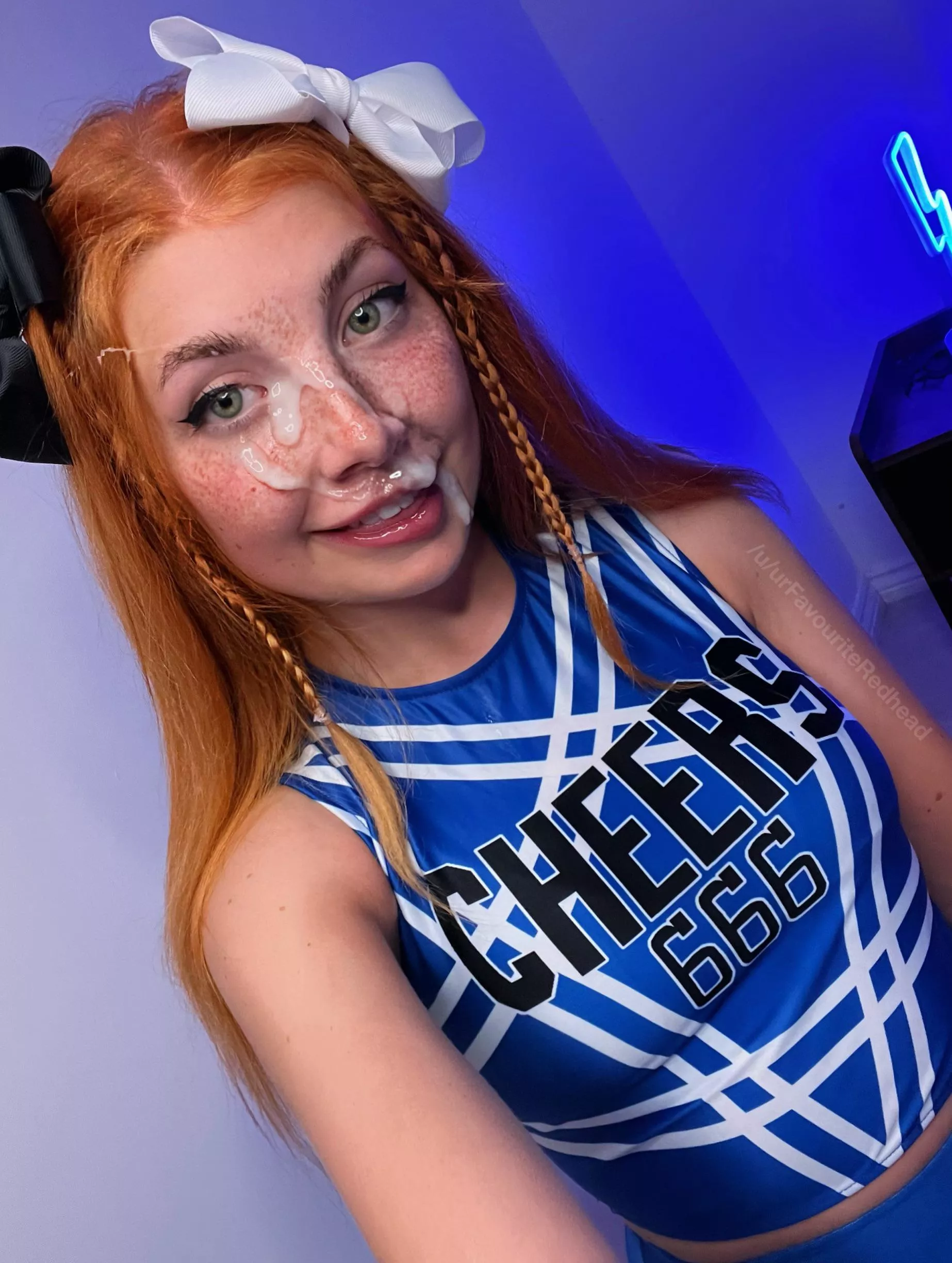 Give me a C... give me a U... give me some M 🥵💦