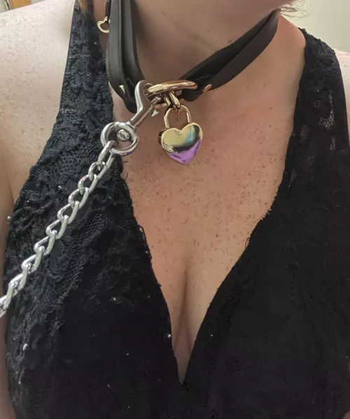 I’m only missing your 8 inch d✨ck in my mouth and your firm hand on my leash 😉