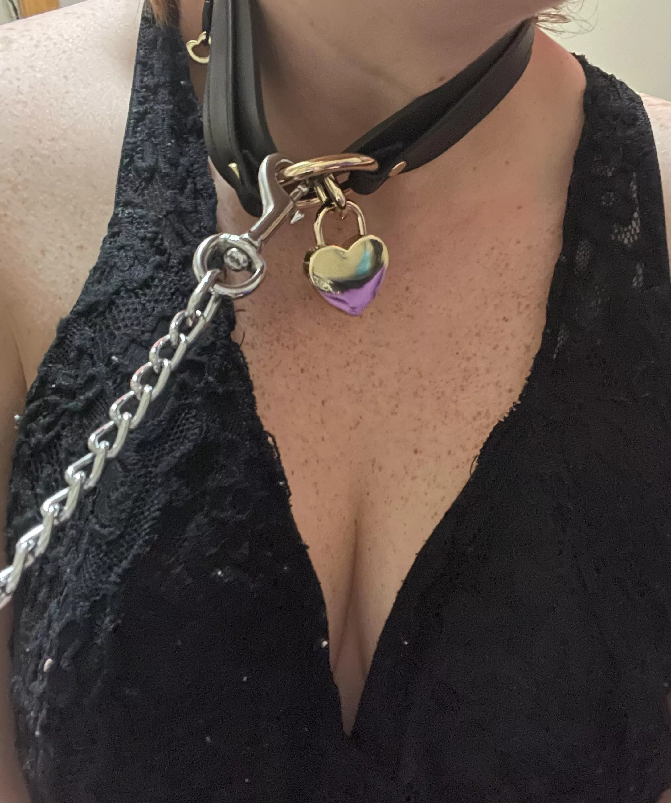 I’m only missing your 8 inch d✨ck in my mouth and your firm hand on my leash 😉