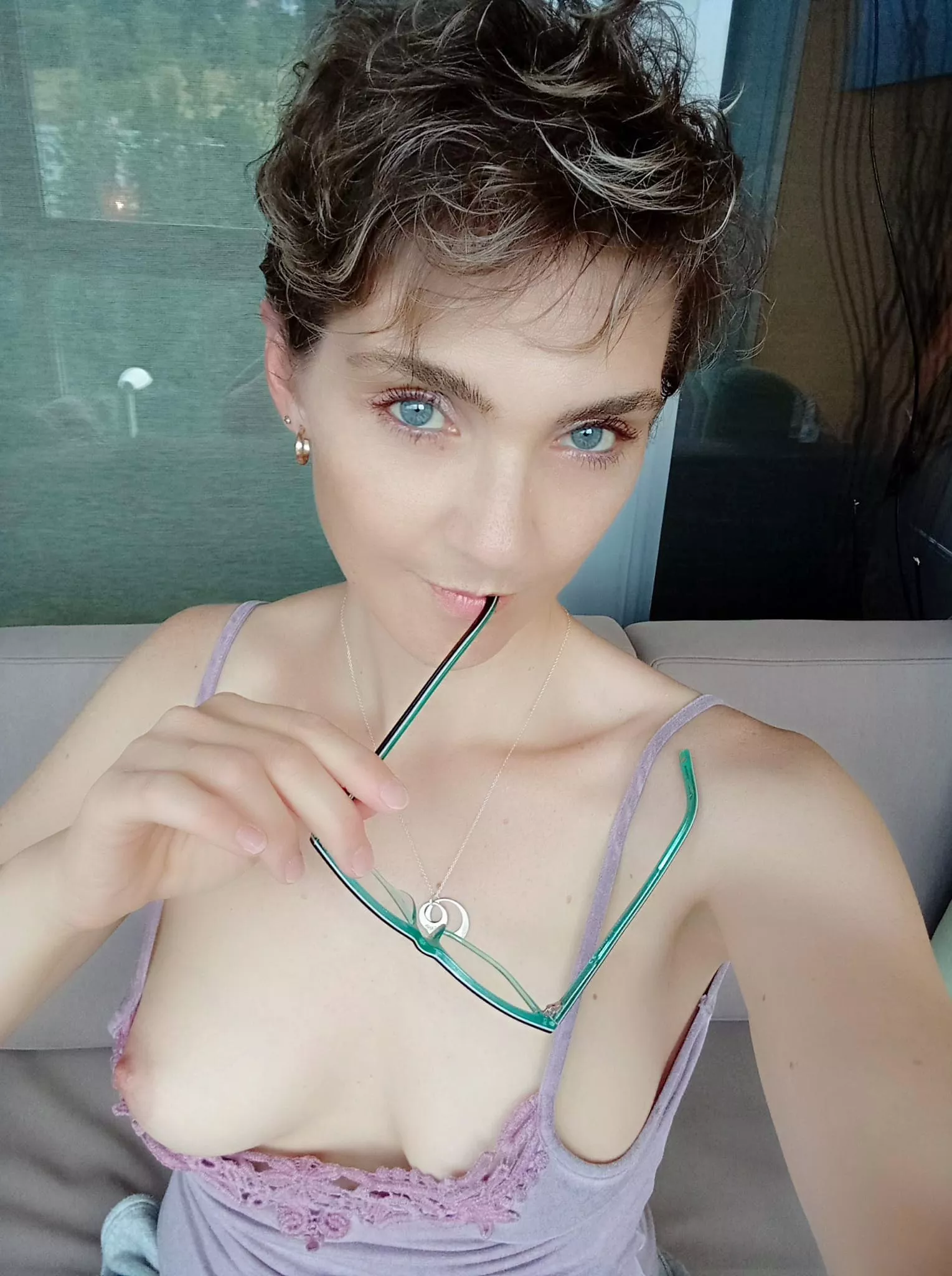 should I wear my hair long again or should I keep it short?