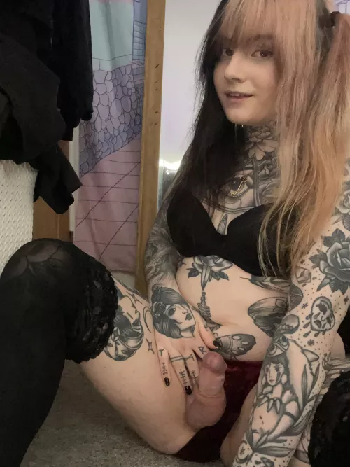 Who needs an alt girl with something a lil extra??