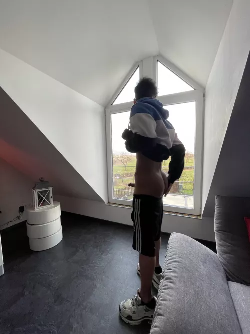 Come hang with me 👀