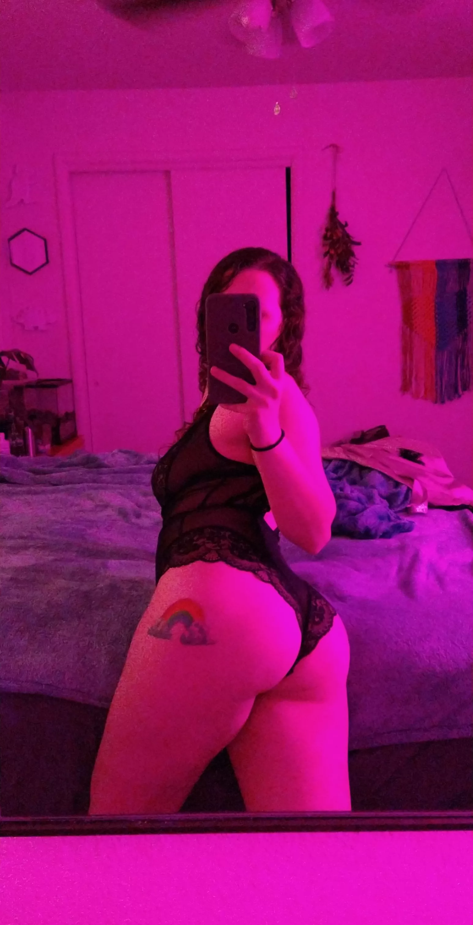 I think a pink light always helps to set the tone 😈