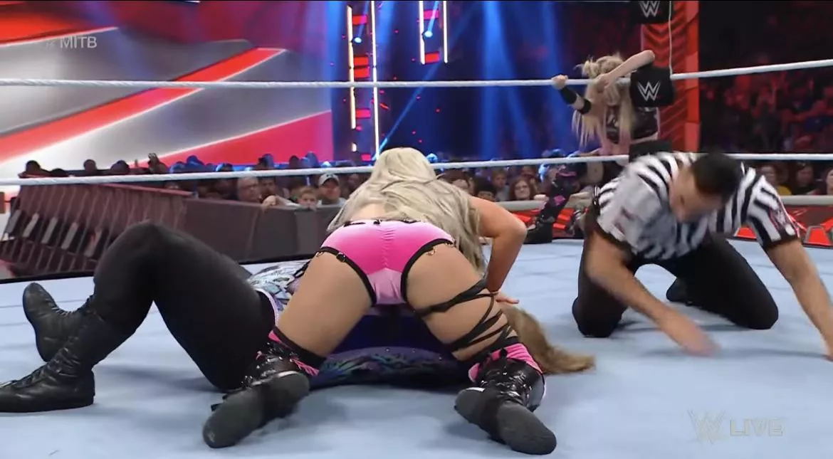 Liv Morgan’s 🍑
