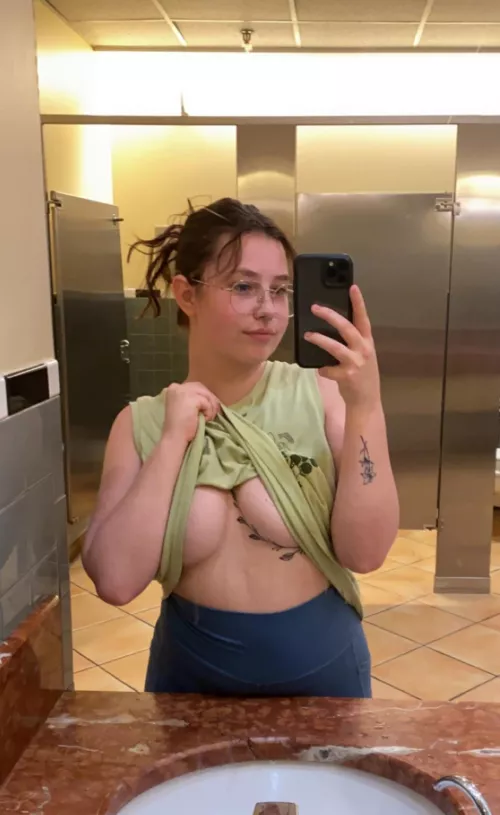 No bra for easy access 🖤