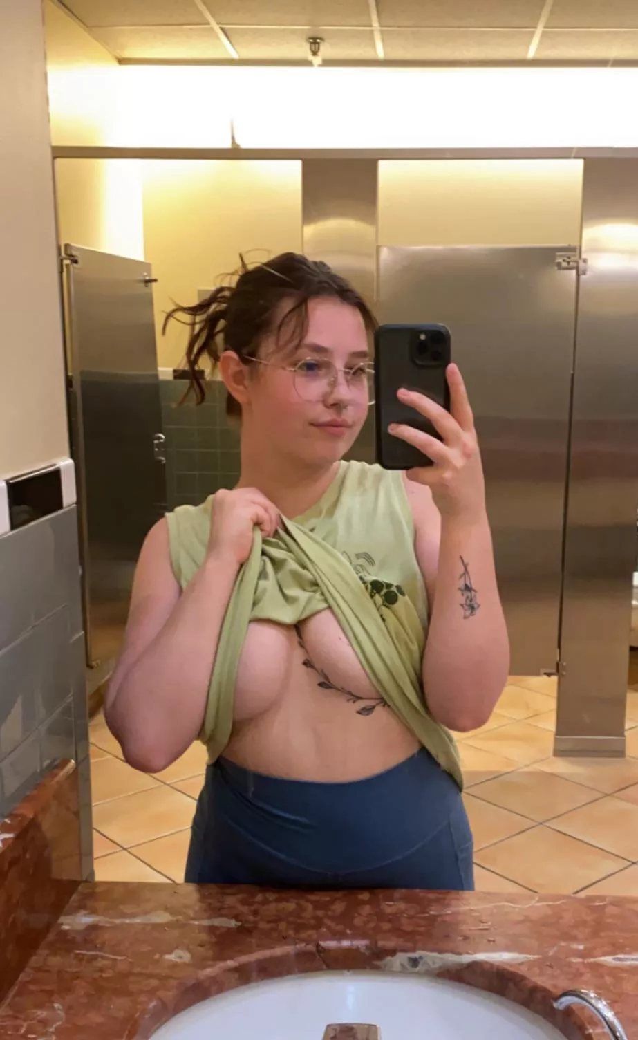 No bra for easy access 🖤