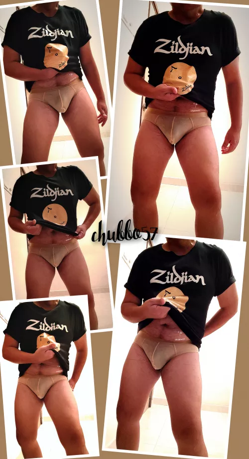 Love to bang on some drums, in my black & gold. 🥁🎵🎼♒😘