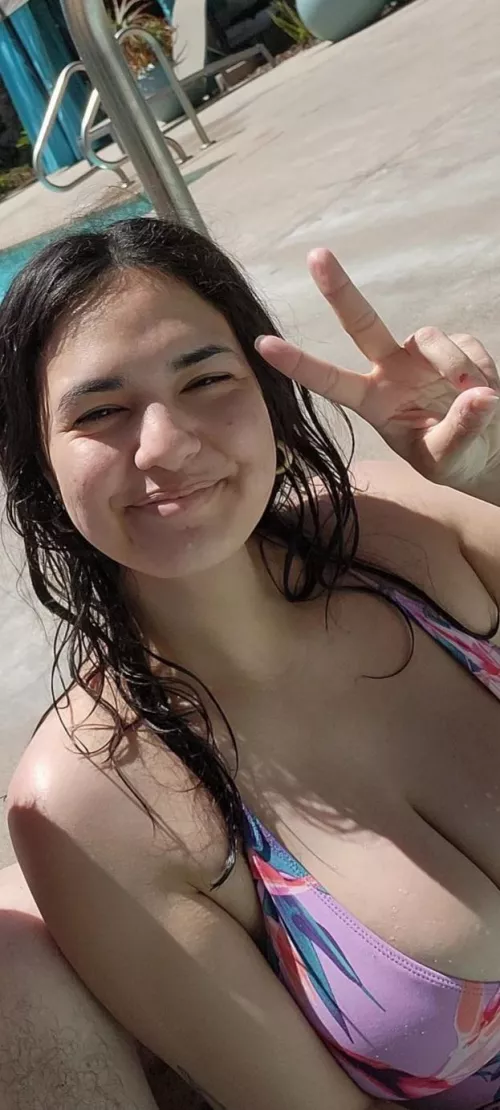 wish i had more of her 😒 you can tell she has nice hangers