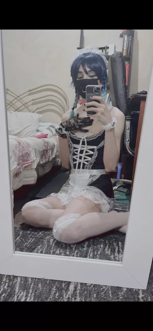 Want to hire me as your maid? I only charge some headpats and compliments 👉🏻👈🏻