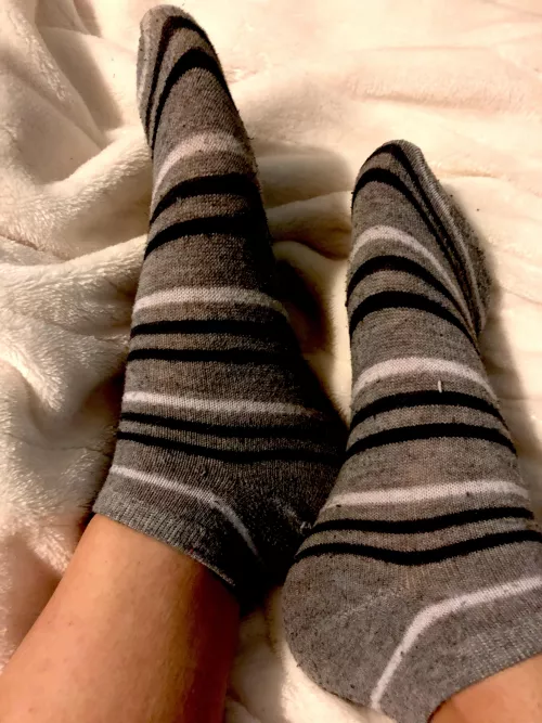 Come here and play with my toes…