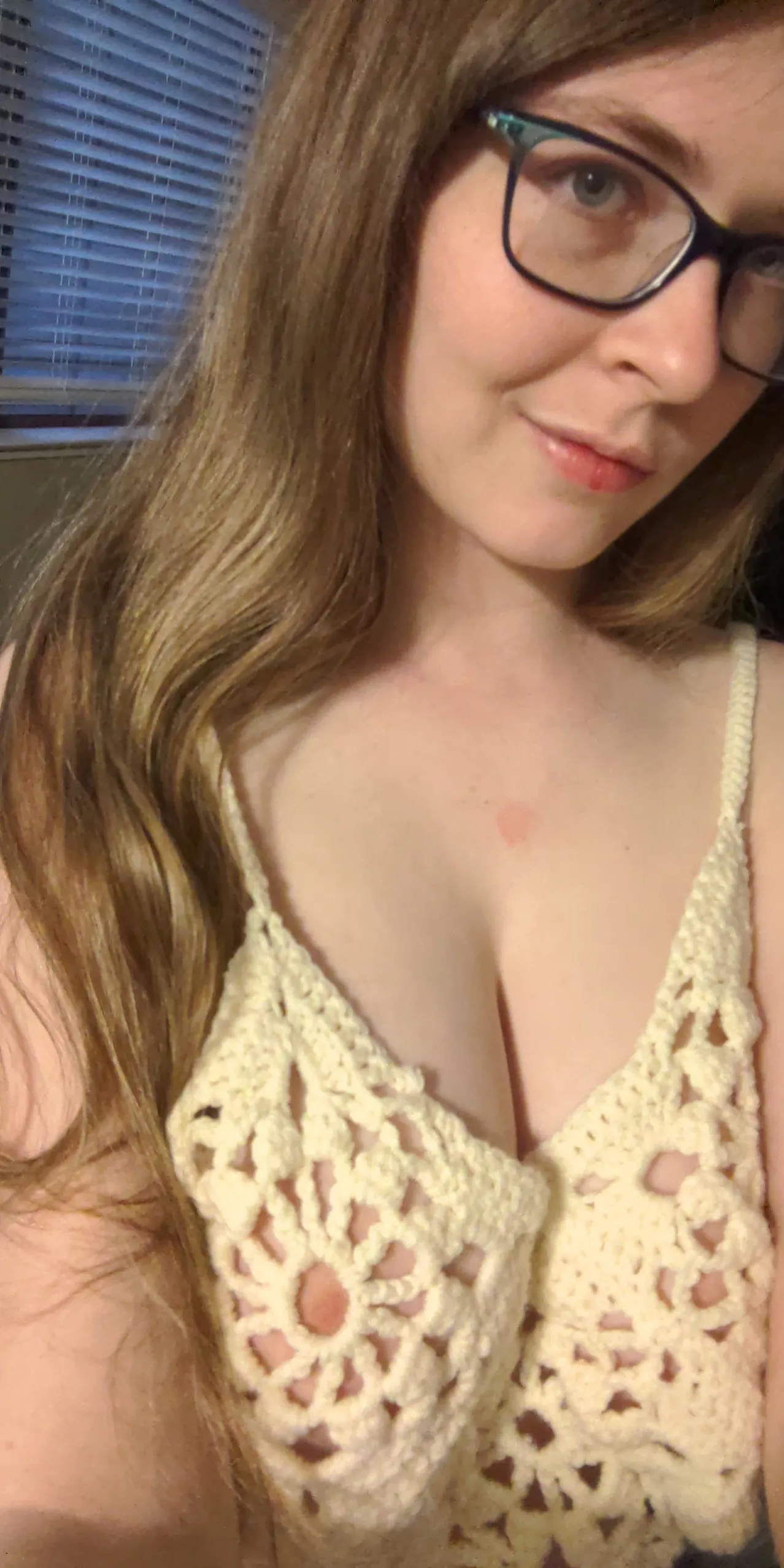 oops does this top have holes in it I didn't notice