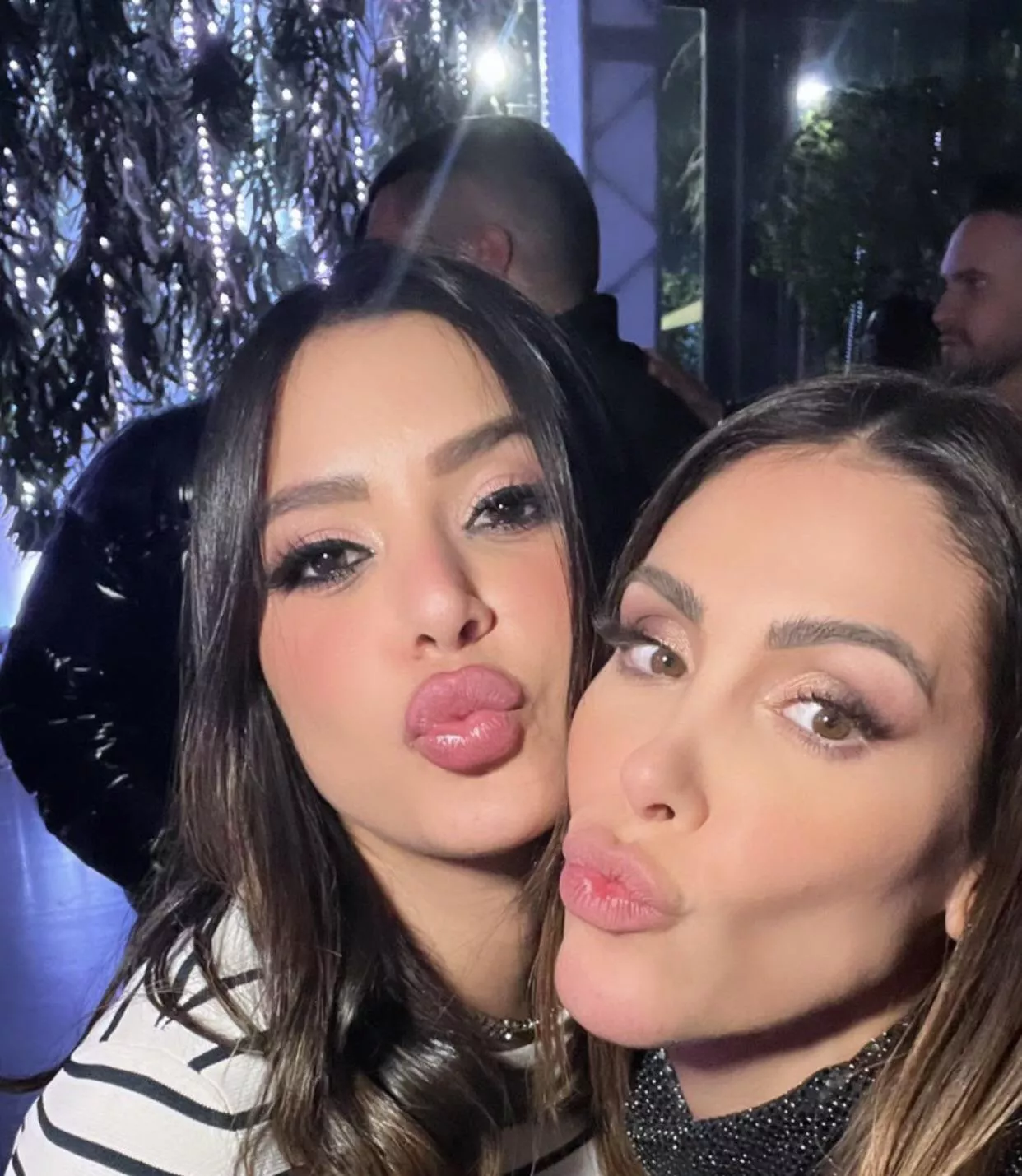 These cock pillows on the left 😩😩😩