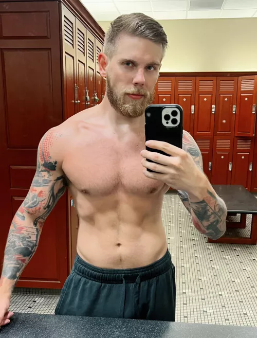 Everyone watching me do this 😋