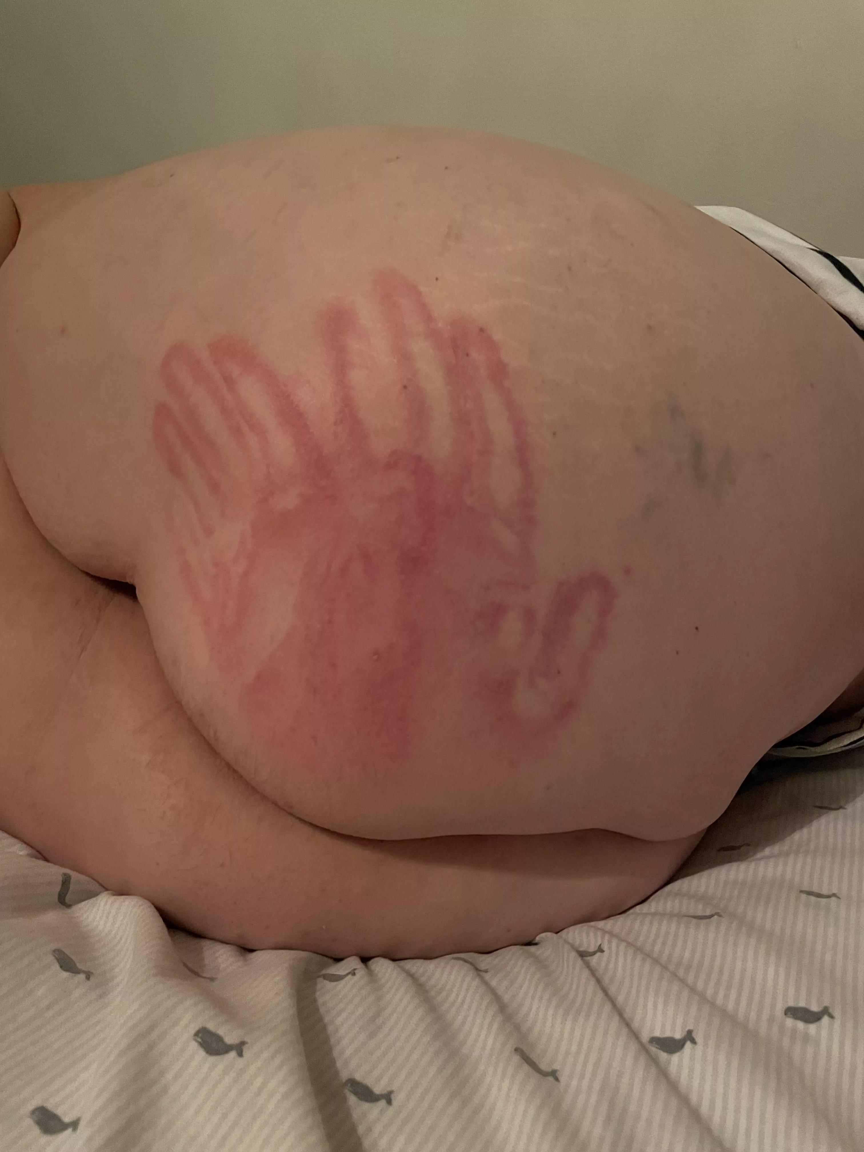 Fat milf ass spanked 😋