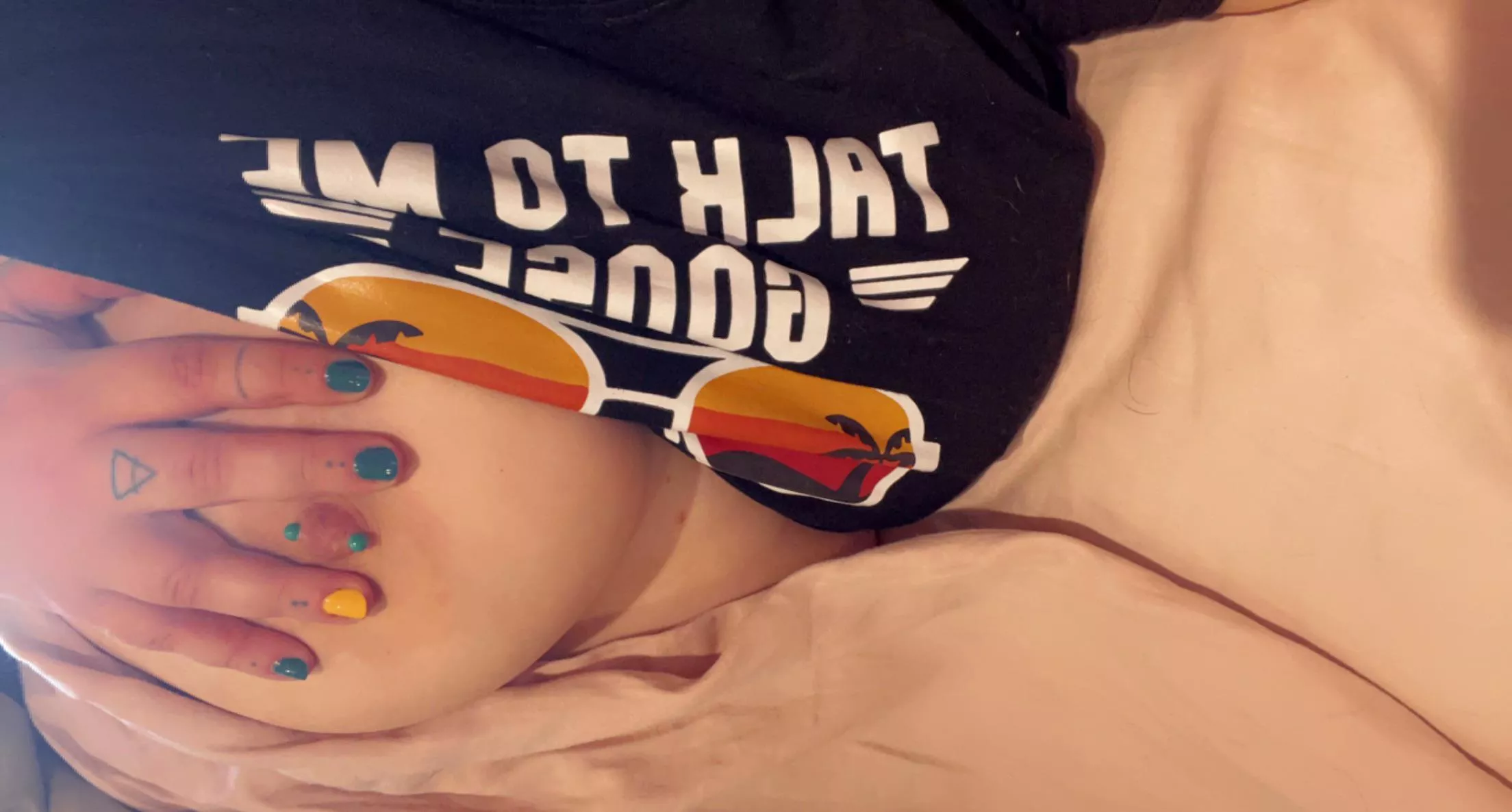 Talk to me goose🕶🌄(F)