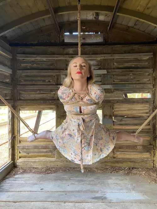 Freezing morning and a simple tie, but turned out so beautiful 😍