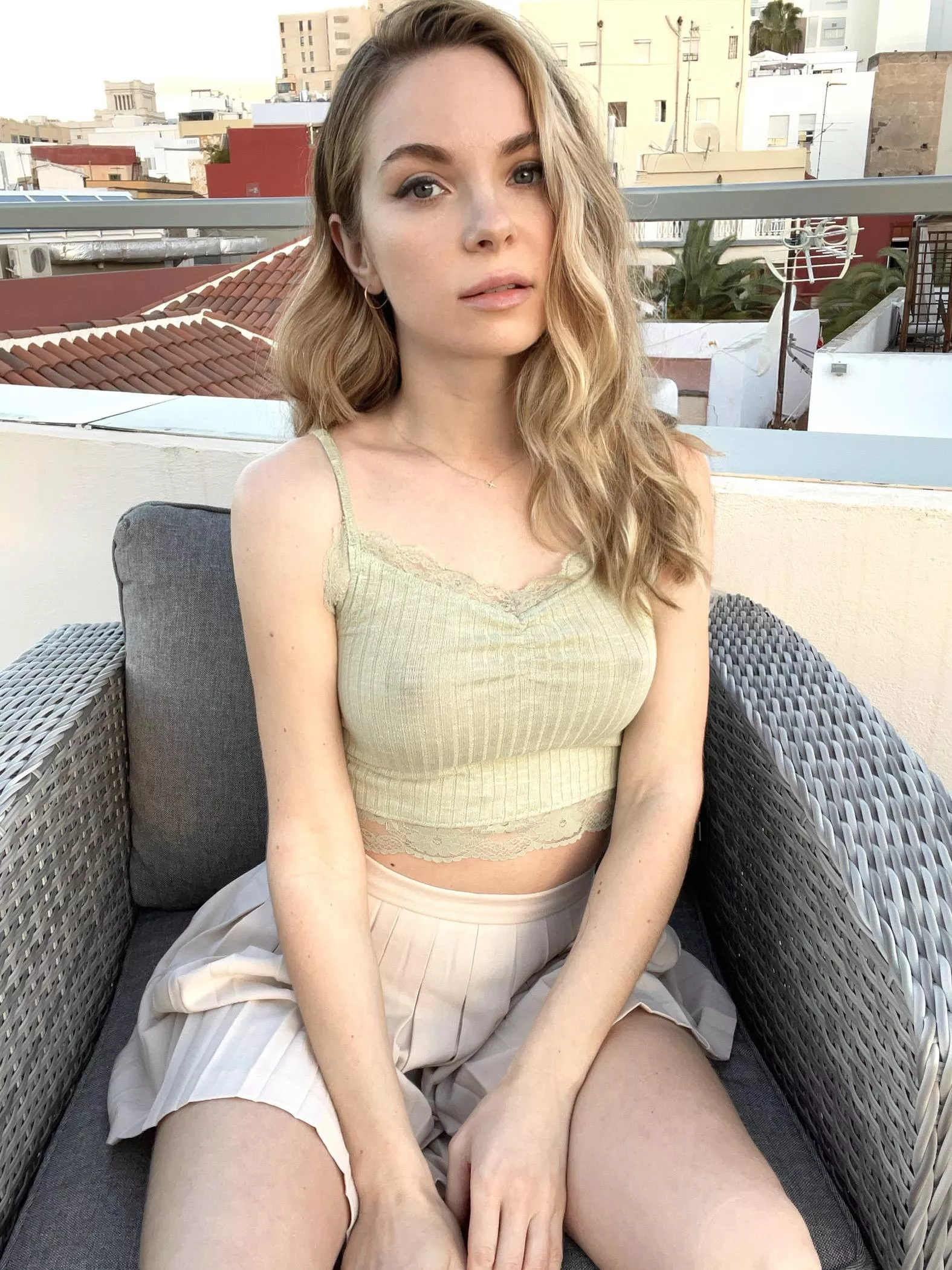 I don't like olives, but olive color suits me) Do you agree?)