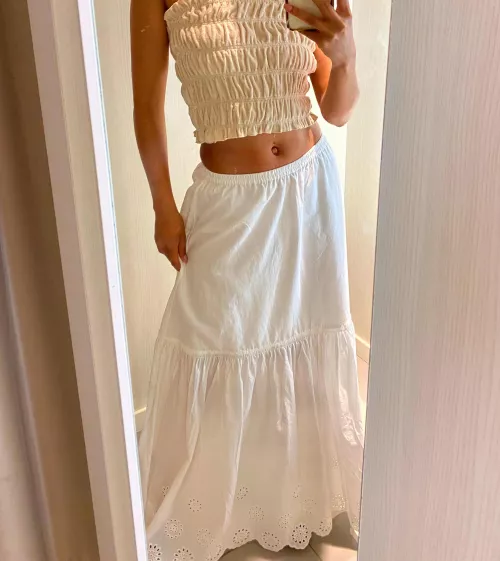 Love to wear crop tops so my outie is visible❤️