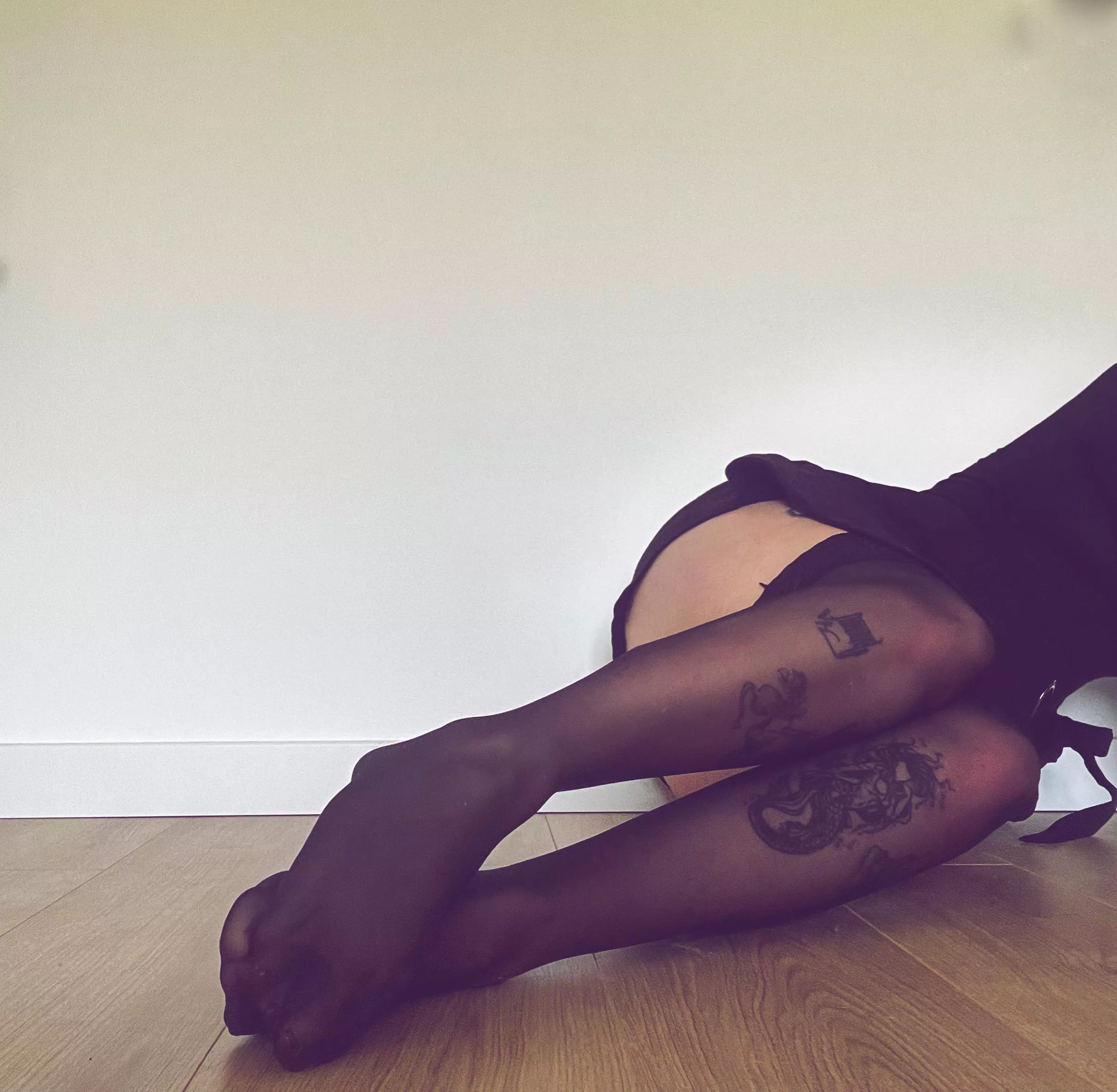 Nylons and tatts 🖤👣