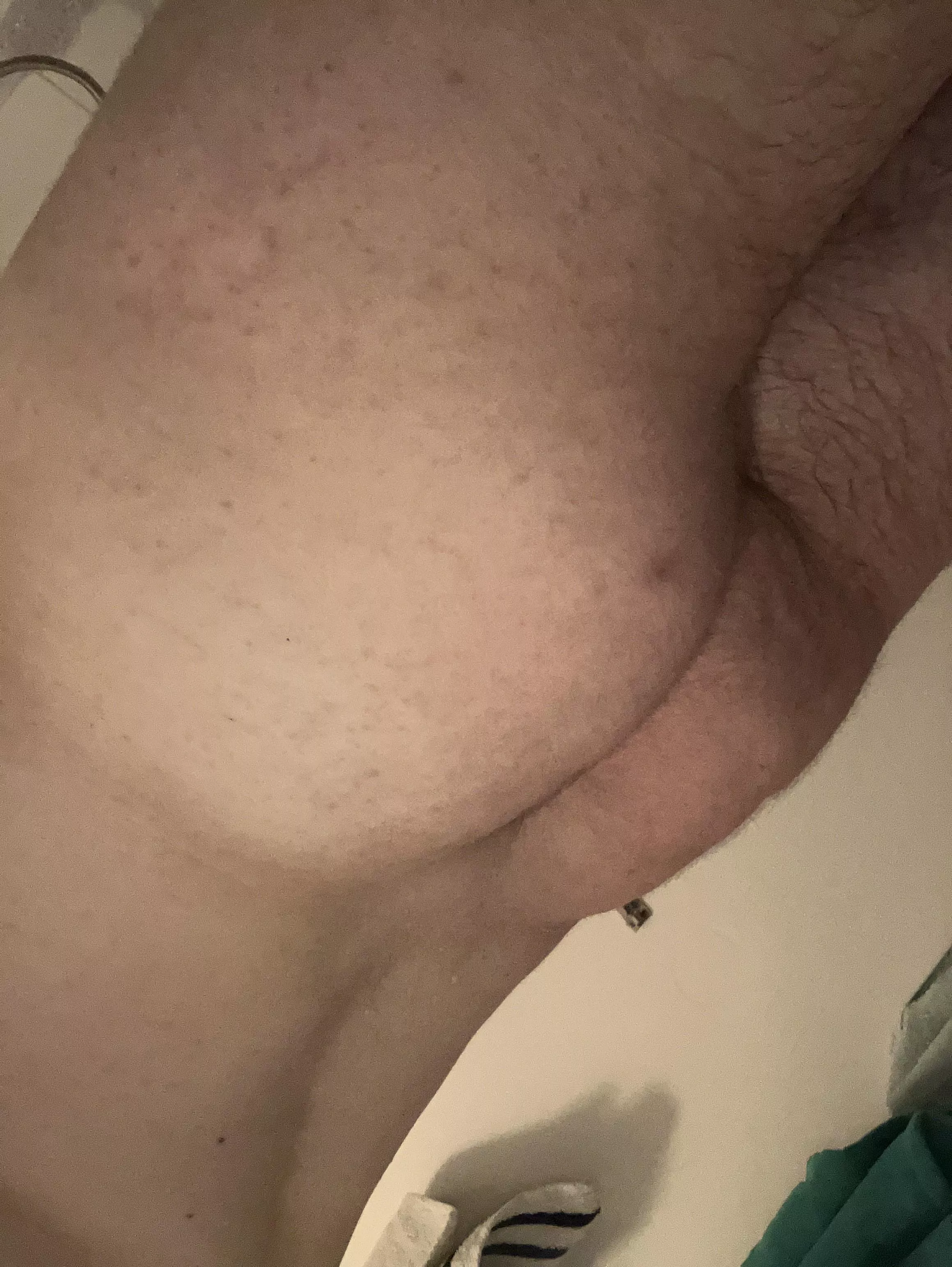 Anyone wants to order me around and then make me eat my cum? Horny and bored pls dm quick
