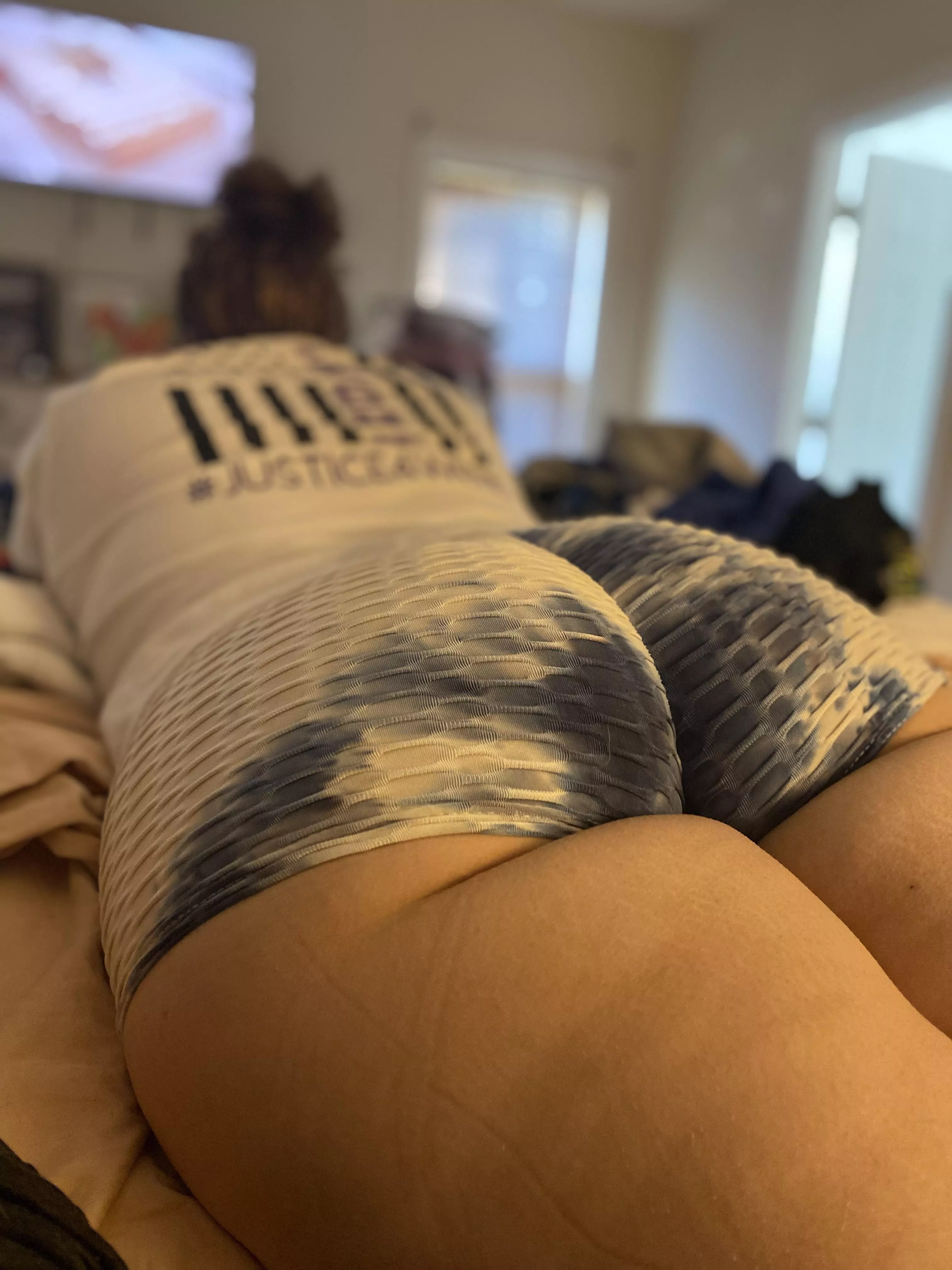 How do the new shorts look? Do they make this ass look big?